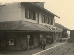 gampelen-bahnhof-1950